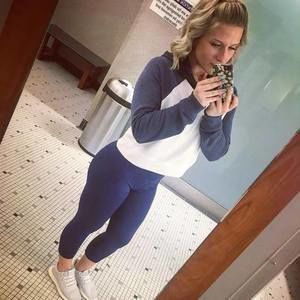 Meet your Posher, Alexis